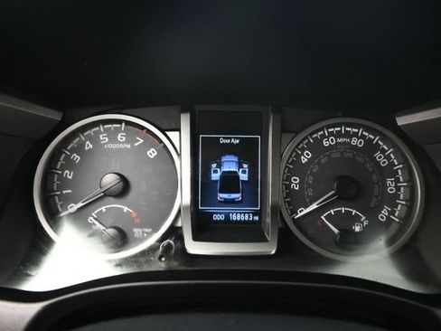 Used 2016 Toyota Tacoma SR5 w/ SR5 Appearance Package (SN) AWD/4WD image 12