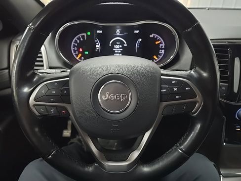 Used 2020 Jeep Grand Cherokee Altitude AWD/4WD image 19