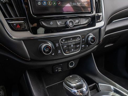 Used 2020 Chevrolet Traverse RS image 28