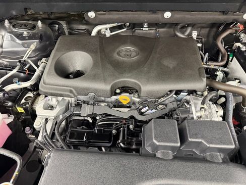 Used 2025 Toyota RAV4 XLE FWD image 38
