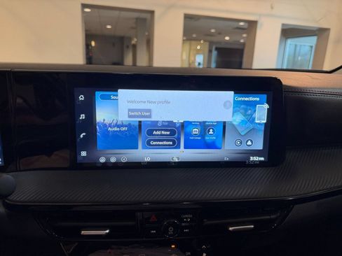 Used 2026 Nissan Kicks SR FWD image 20