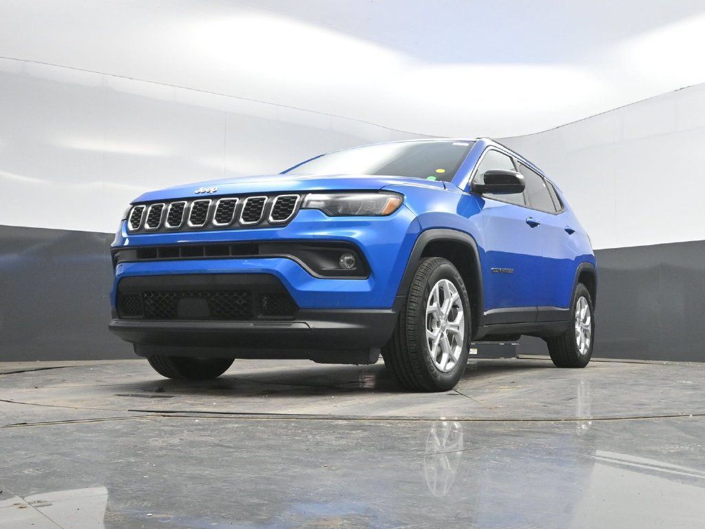 Used 2024 Jeep Compass Latitude AWD/4WD image 34