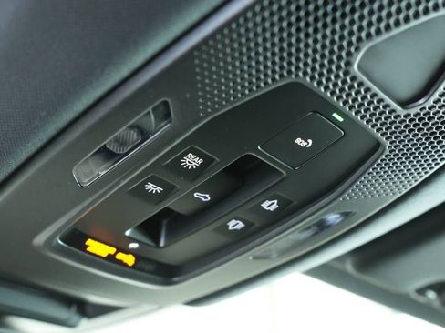 Certified 2025 Porsche Cayenne AWD/4WD image 37