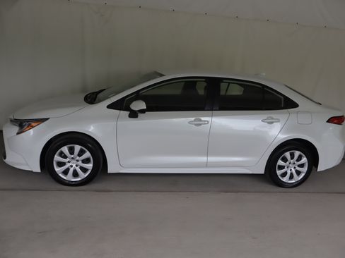 Used 2023 Toyota Corolla LE w/ Carpet Mat Package (TMS) FWD image 22
