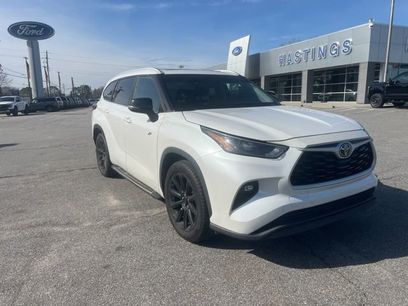 Used 2023 Toyota Highlander XLE