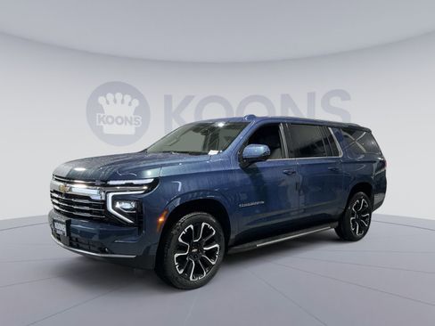 New 2026 Chevrolet Suburban LT w/ Comfort Package AWD/4WD image 1