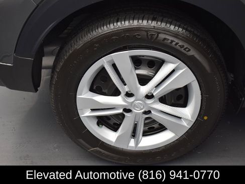 Used 2025 Nissan Kicks Play S image 5