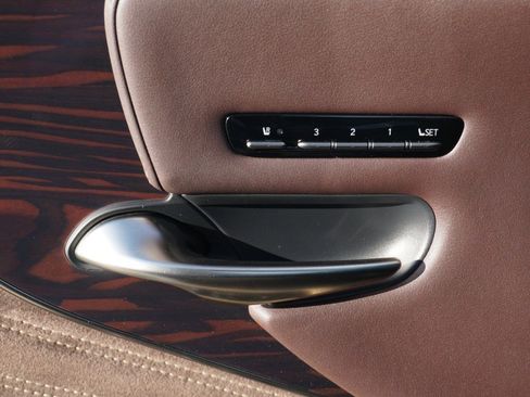 Used 2018 Lexus LS 500 AWD w/ Luxury Package image 21