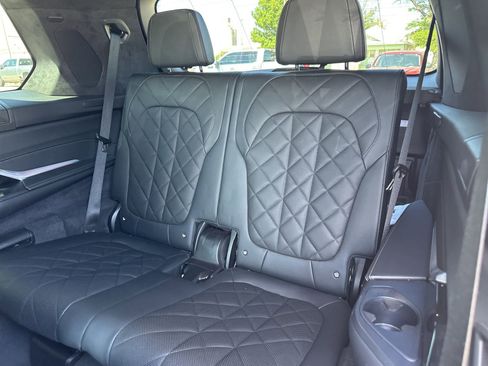 Used 2024 BMW X7 xDrive40i w/ M Sport Package image 18