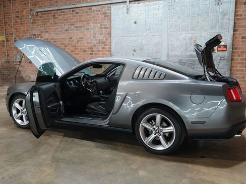 Used 2010 Ford Mustang GT image 34
