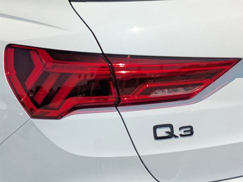 New 2025 Audi Q3 2.0T Premium image 14