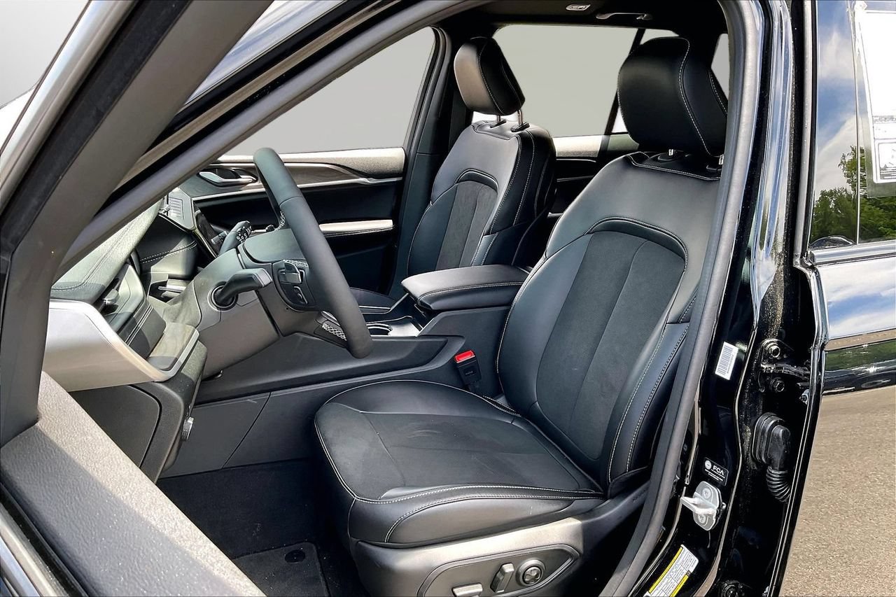 New 2026 Jeep Grand Cherokee Altitude AWD/4WD image 17
