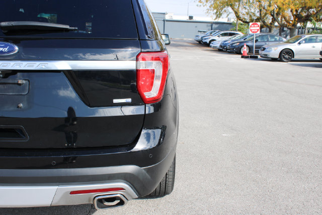 Used 2016 Ford Explorer Platinum AWD/4WD image 45
