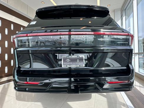 New 2026 Lincoln Navigator Reserve w/ Jet Appearance Package image 4