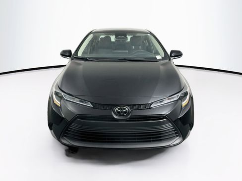 Used 2025 Toyota Corolla LE FWD image 2