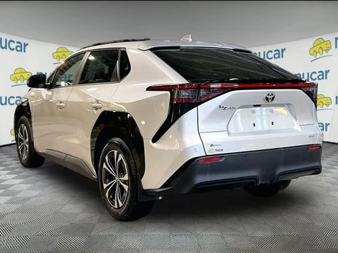 Used 2024 Toyota bZ4X XLE w/ Weather Package image 4