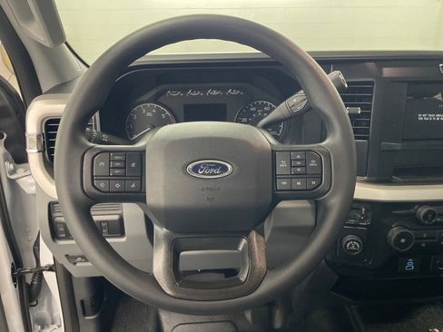 New 2026 Ford F250 XL w/ XL Chrome Package image 17