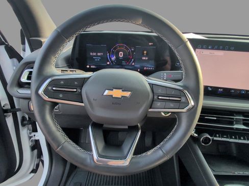 Used 2025 Chevrolet Traverse LT w/ Sun and Wheel Package FWD image 29