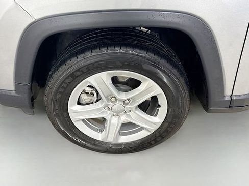 Used 2023 Jeep Compass Sport image 33