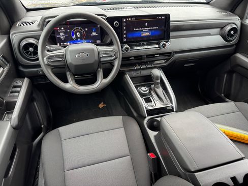 Used 2024 Chevrolet Colorado Trail Boss image 10