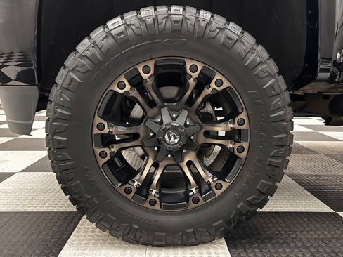 Used 2018 GMC Sierra 2500 SLT w/ Duramax Plus Package AWD/4WD image 8