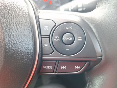 Used 2025 Toyota Corolla Cross LE image 21