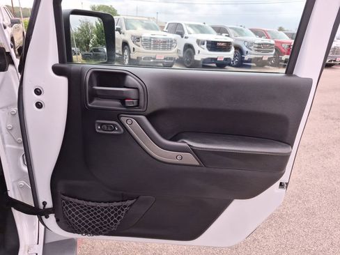 Used 2016 Jeep Wrangler Unlimited Sport AWD/4WD image 35