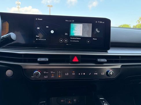 Certified 2025 Kia Sorento EX w/ Panoramic Sunroof Package FWD image 18