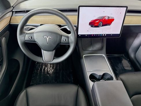 Used 2023 Tesla Model Y Long Range image 3