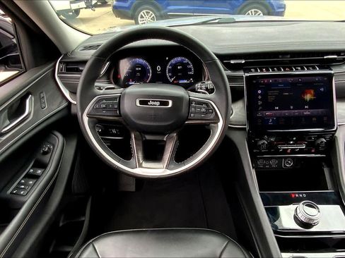 Used 2023 Jeep Grand Cherokee L Limited image 6