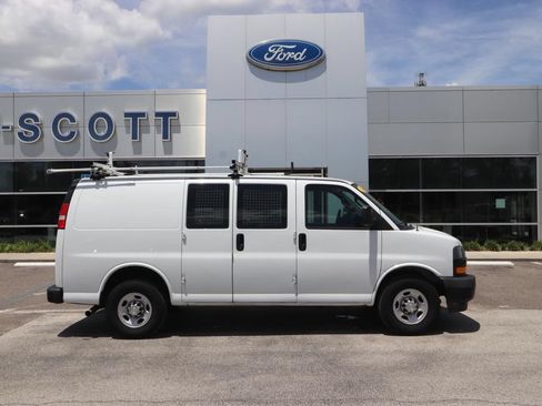 Used 2020 Chevrolet Express 2500 w/ Driver Convenience Package RWD image 15