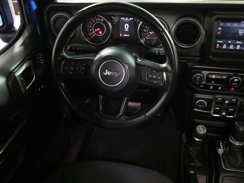 Used 2022 Jeep Gladiator Sport image 16