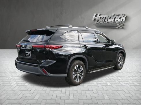 Used 2021 Toyota Highlander XLE FWD image 9