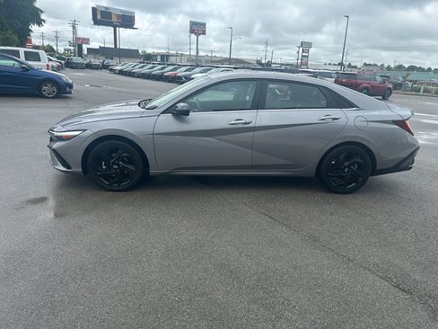 Used 2026 Hyundai Elantra SEL Sport Premium FWD image 4