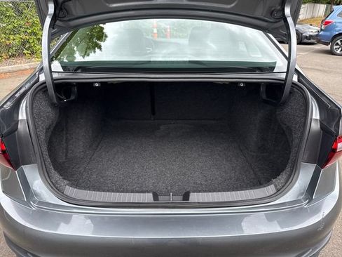 Used 2024 Volkswagen Jetta SE FWD image 12