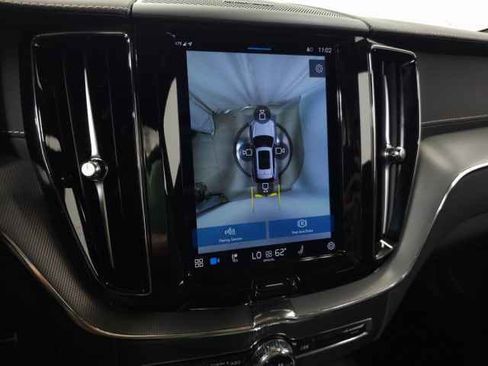 Used 2022 Volvo XC60 B5 R-Design w/ Advanced Package image 27