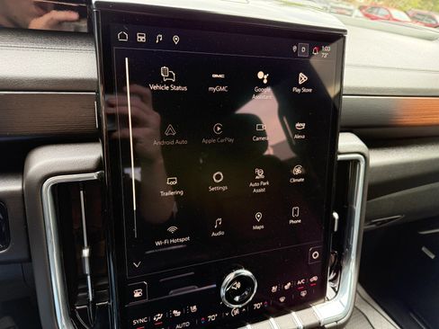 Used 2025 GMC Yukon Denali image 38