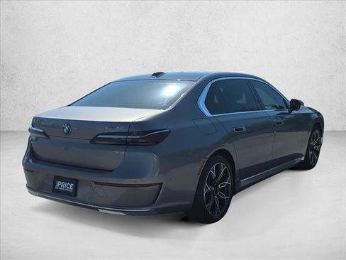 Certified 2025 BMW i7 eDrive50 RWD image 5