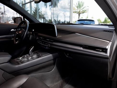 Used 2025 Cadillac XT4 Premium Luxury image 33