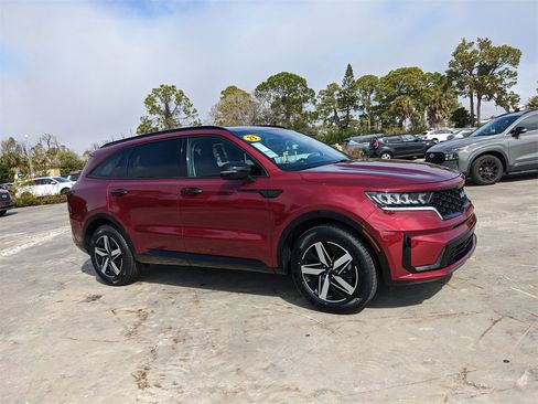 Certified 2023 Kia Sorento S w/ Panoramic Sunroof Package image 3
