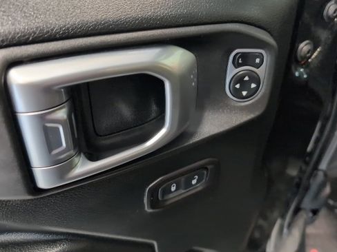 Used 2020 Jeep Wrangler Unlimited Sport image 15