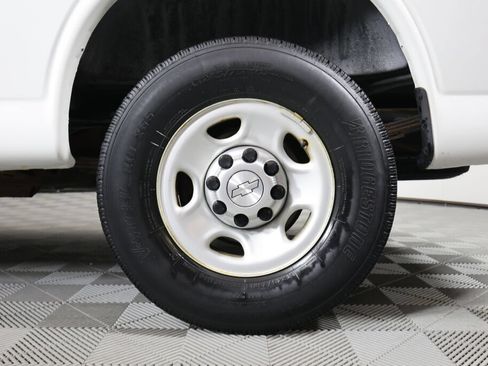 Used 2016 Chevrolet Express 2500 RWD image 8