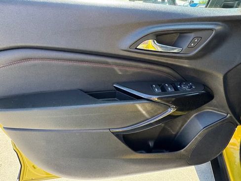 Certified 2024 Chevrolet Trax RS w/ Sunroof Package FWD image 18