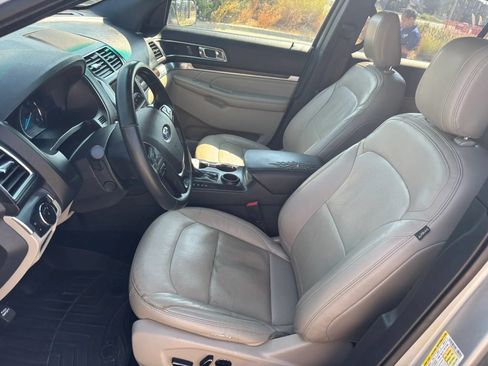 Used 2018 Ford Explorer Limited w/ Equipment Group 301A FWD image 19