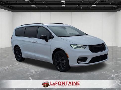 New 2026 Chrysler Pacifica Limited w/ S Appearance Package image 7