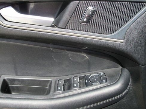 Used 2024 Ford Edge SEL image 13