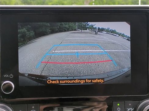 Used 2023 Toyota Highlander LE image 20