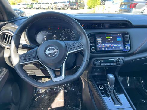 Used 2023 Nissan Kicks SR w/ SR Premium Package FWD image 25