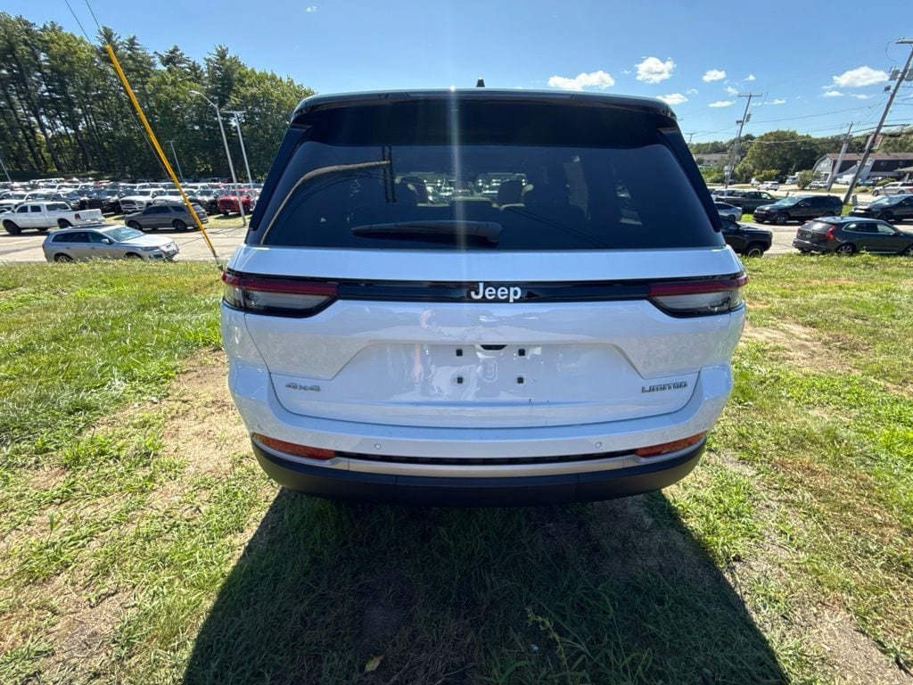 New 2027 Jeep Grand Cherokee Limited AWD/4WD image 4