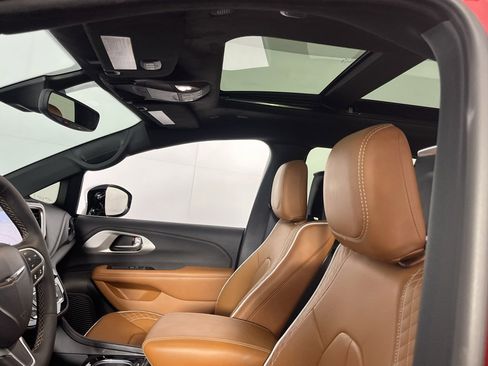 Certified 2025 Chrysler Pacifica Pinnacle image 22